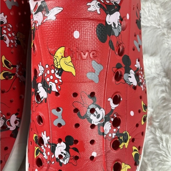 NATIVE Disney Parks Minnie Mouse Red Slip On Shoes Unisex Male 8/Women 10 - Picture 6 of 9